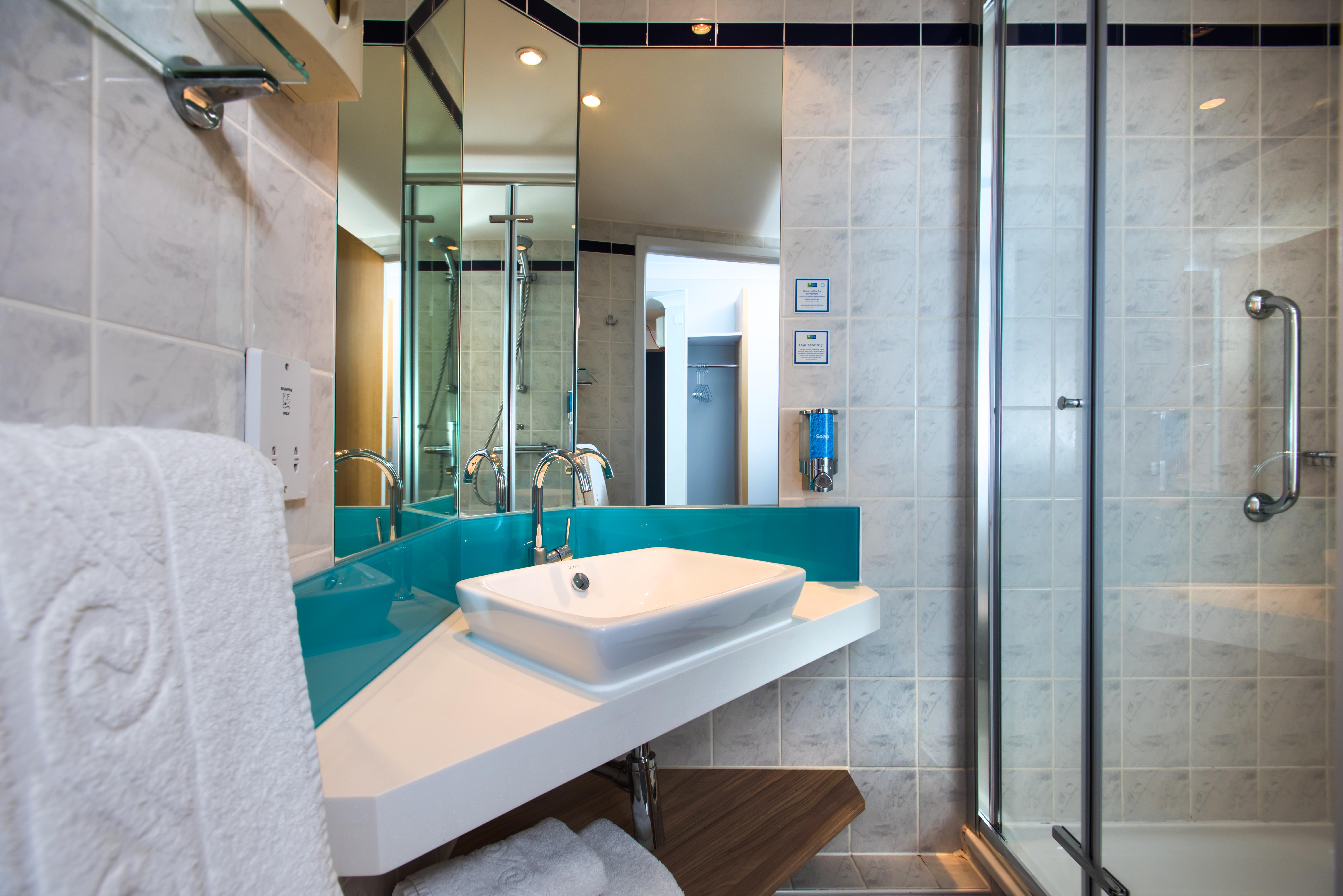 Holiday Inn Express Milton Keynes By Ihg Dış mekan fotoğraf