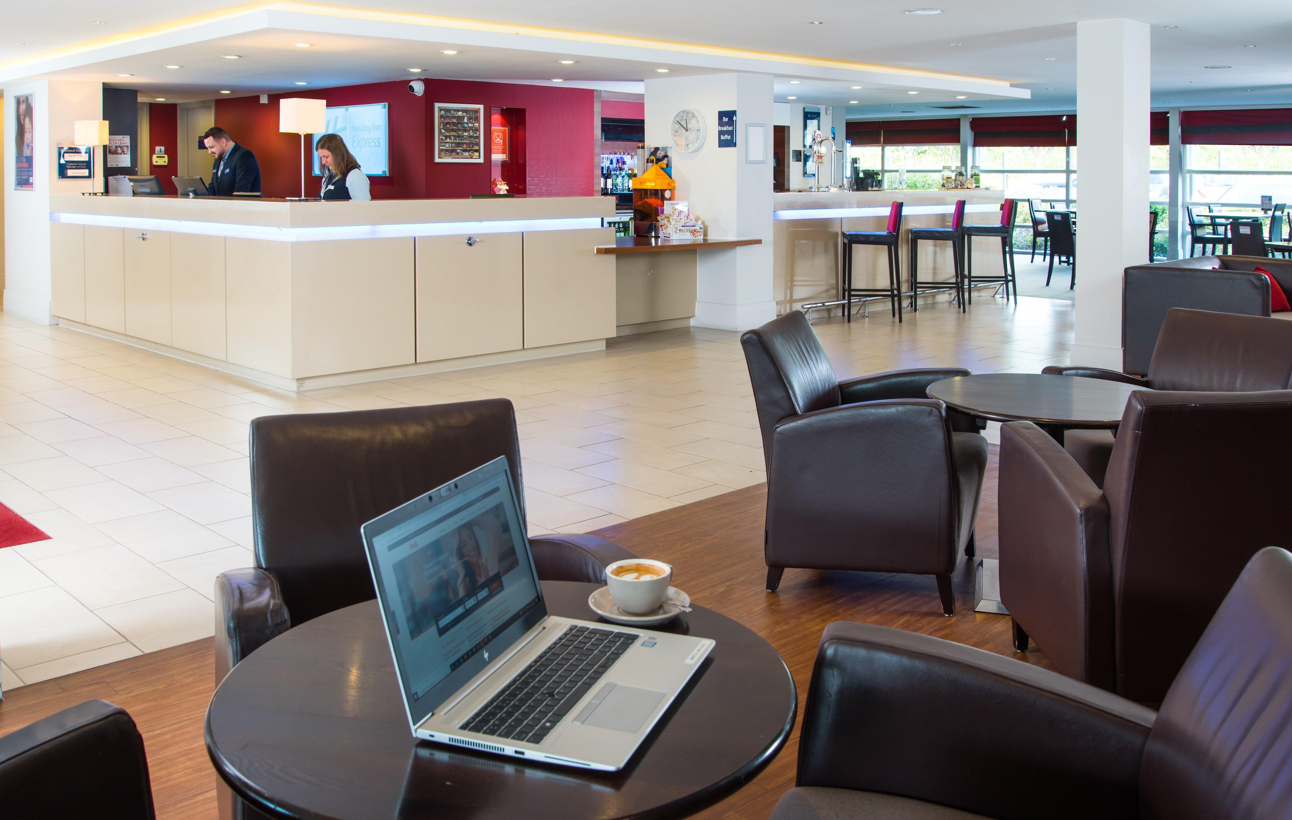 Holiday Inn Express Milton Keynes By Ihg Dış mekan fotoğraf
