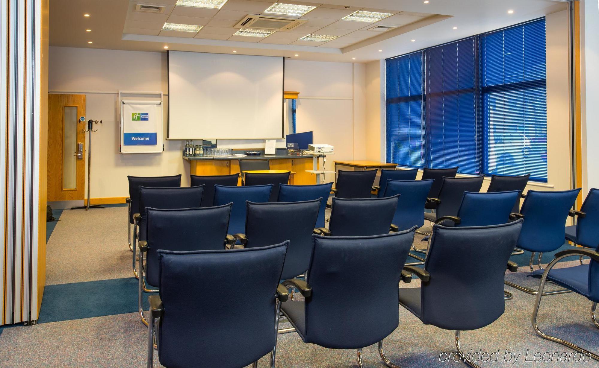 Holiday Inn Express Milton Keynes By Ihg Dış mekan fotoğraf