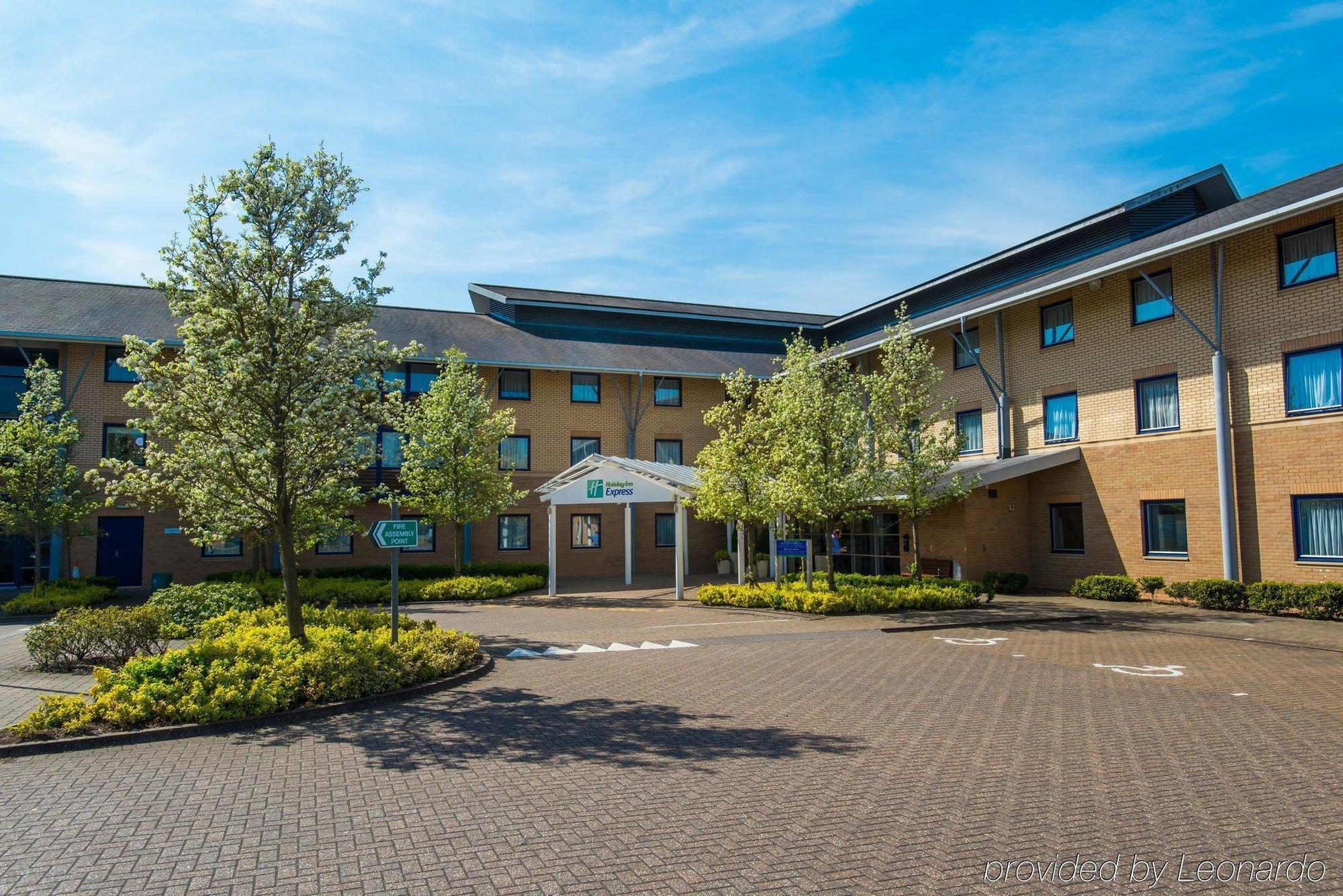 Holiday Inn Express Milton Keynes, An Ihg Hotel Dış mekan fotoğraf