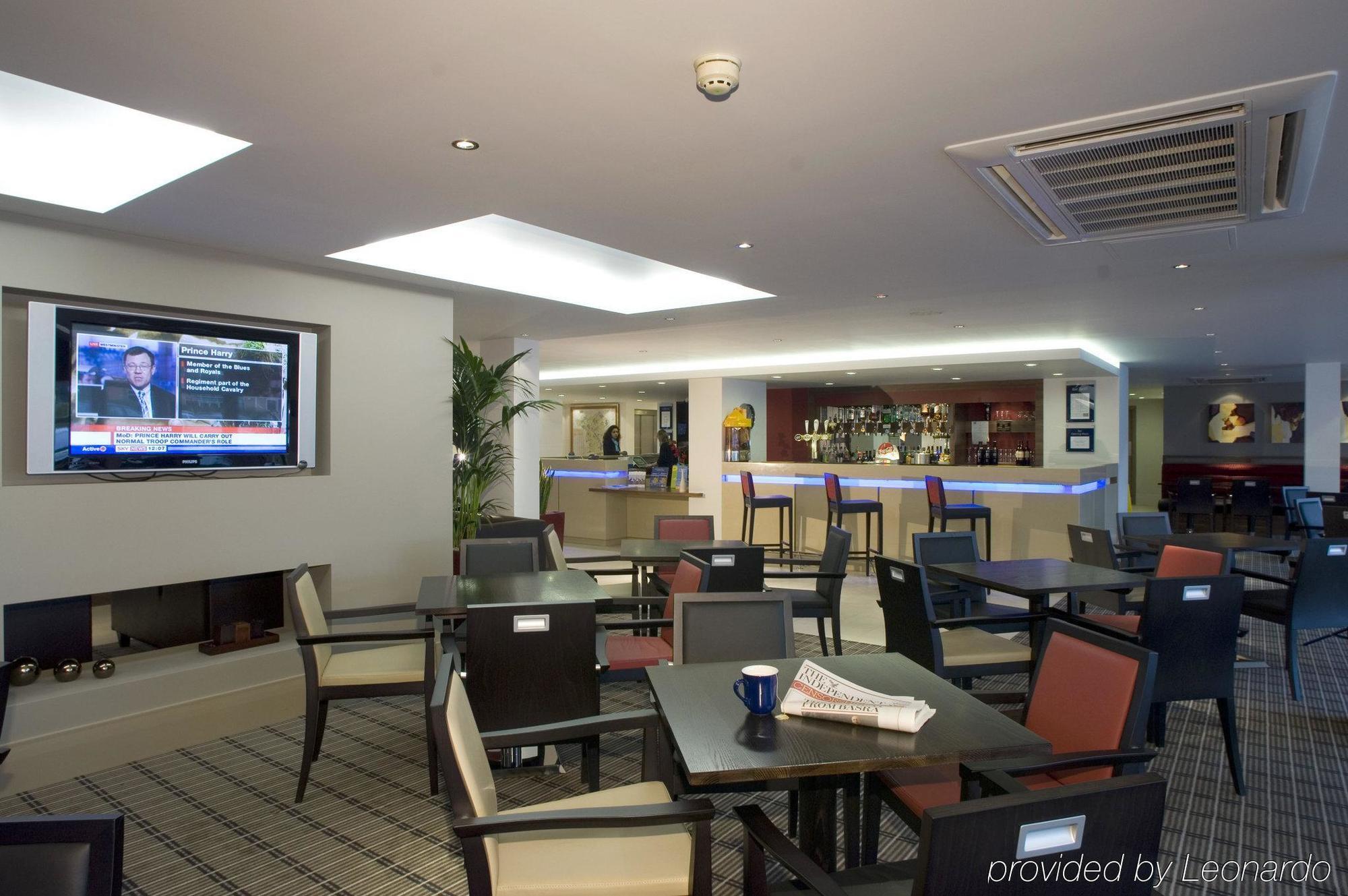 Holiday Inn Express Milton Keynes By Ihg Restoran fotoğraf