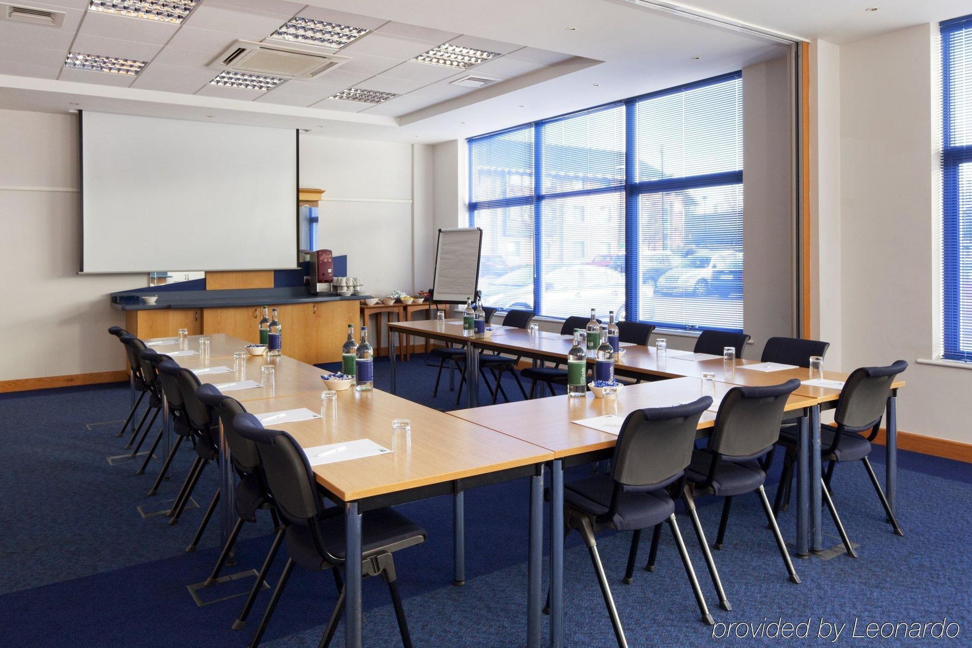 Holiday Inn Express Milton Keynes By Ihg Konforlar fotoğraf