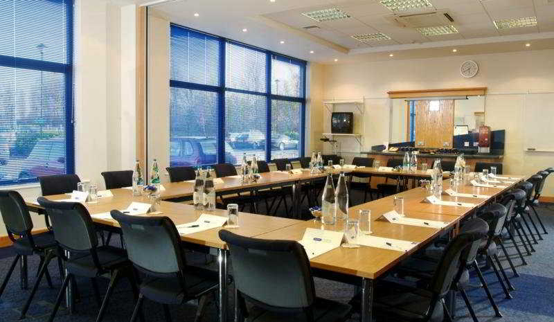 Holiday Inn Express Milton Keynes By Ihg Dış mekan fotoğraf