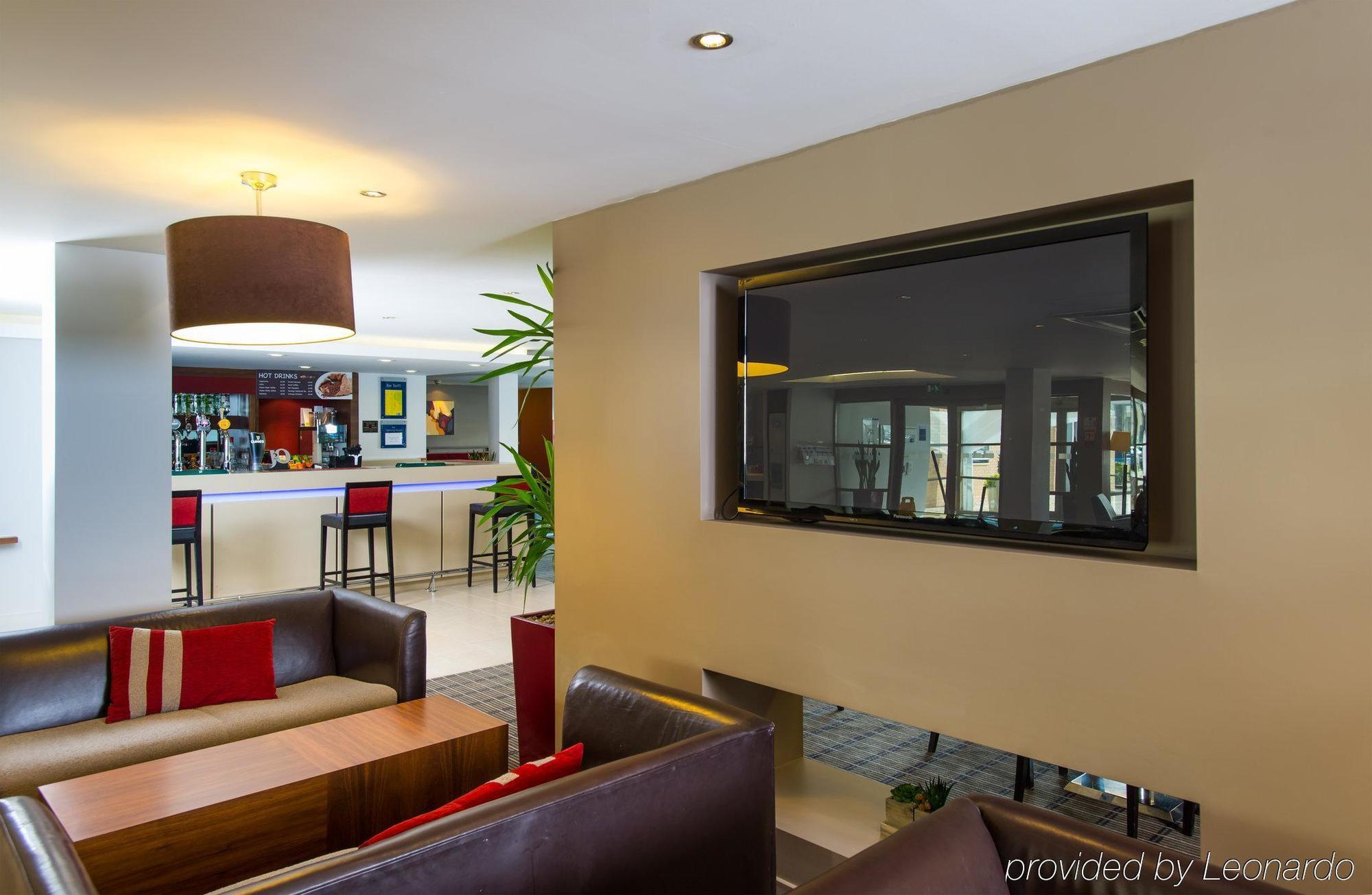 Holiday Inn Express Milton Keynes By Ihg Dış mekan fotoğraf