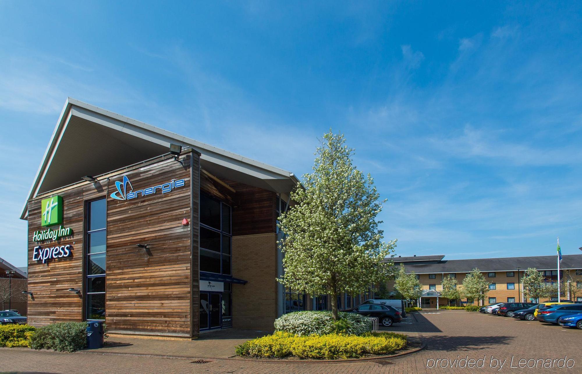 Holiday Inn Express Milton Keynes By Ihg Dış mekan fotoğraf