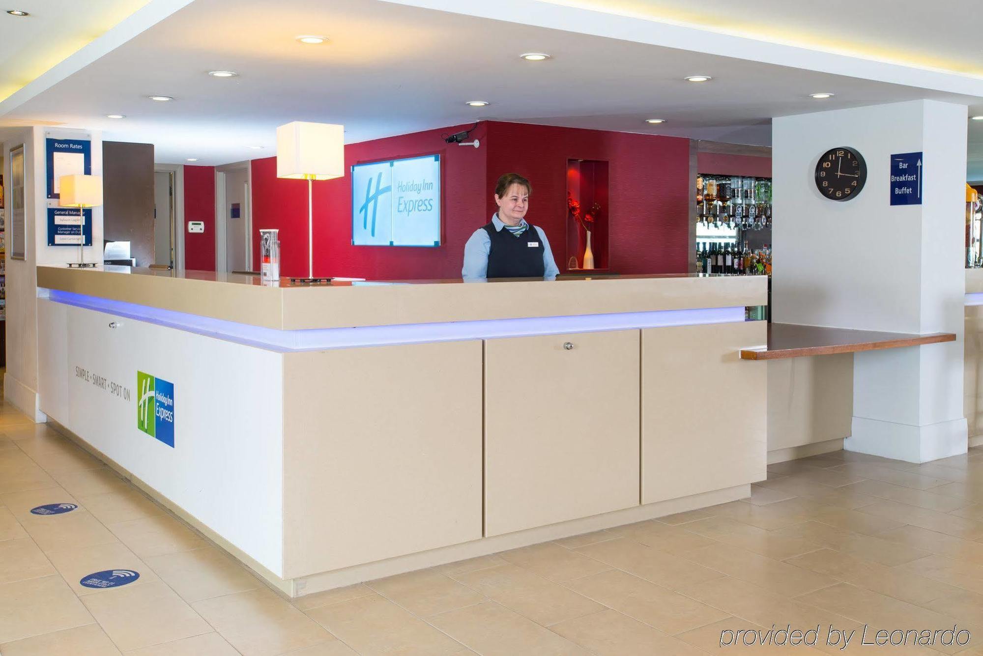 Holiday Inn Express Milton Keynes, An Ihg Hotel Dış mekan fotoğraf