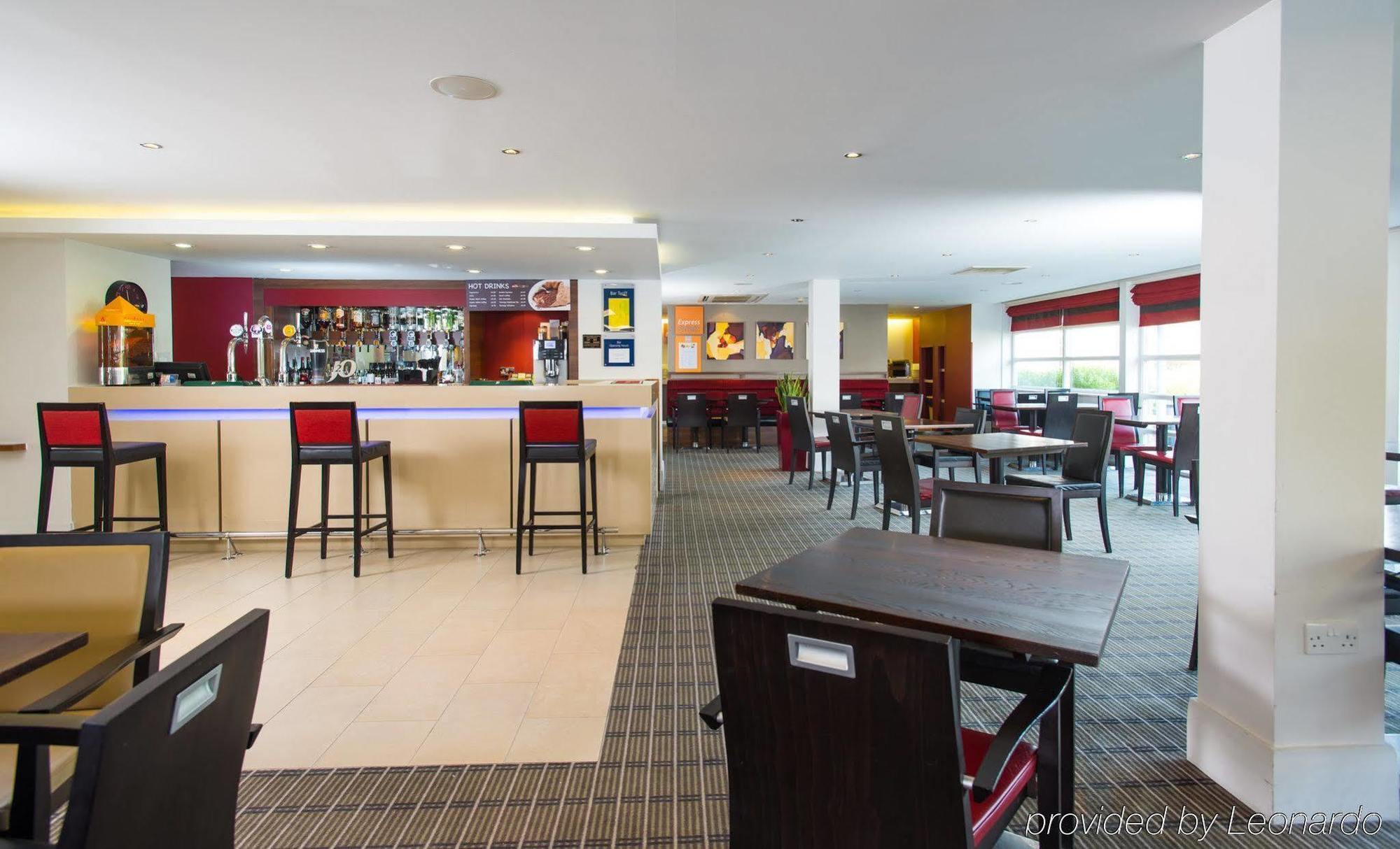 Holiday Inn Express Milton Keynes By Ihg Dış mekan fotoğraf