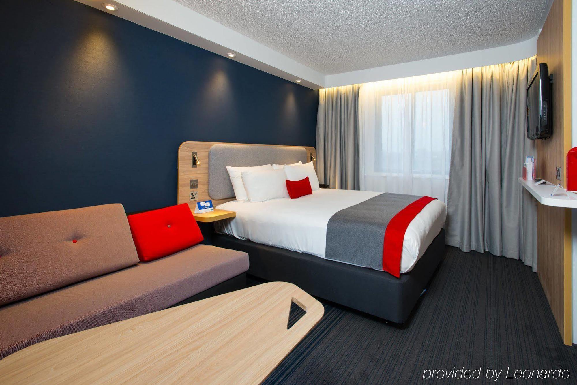 Holiday Inn Express Milton Keynes, An Ihg Hotel Dış mekan fotoğraf